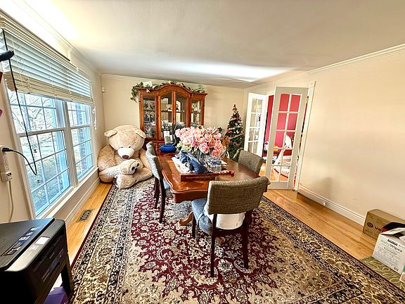 5th image of 409 Cavendish St
