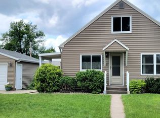 924 8th Ave NE, Aberdeen, SD 57401