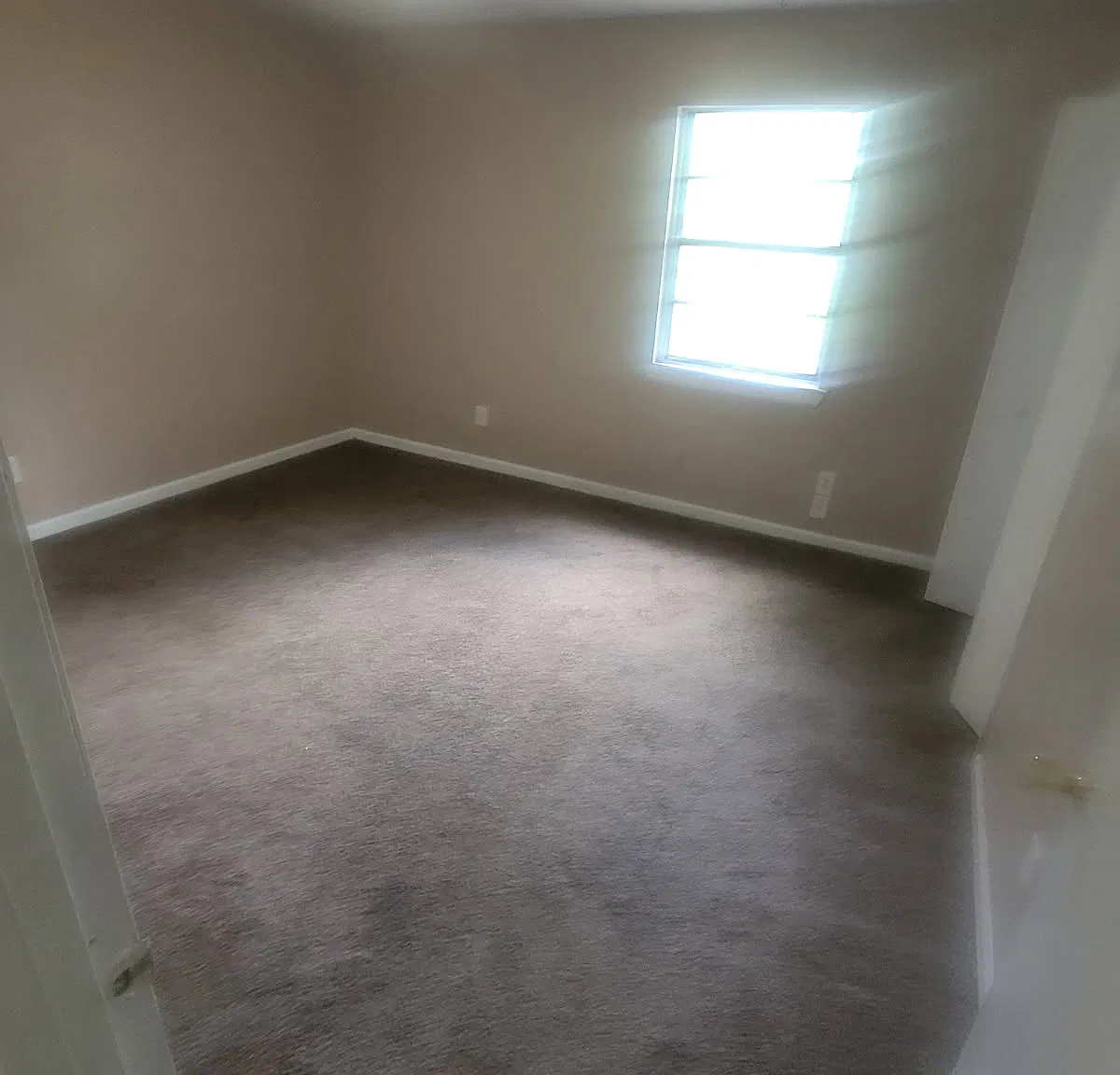 3 bed, 1.5 bath, 1100 sqft, $1,200 — Photo 4