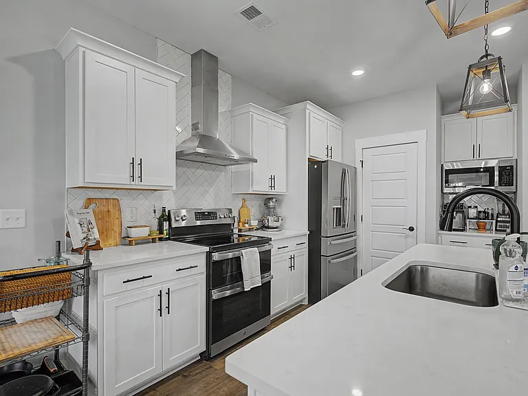 959 Alton Dr — Photo 8