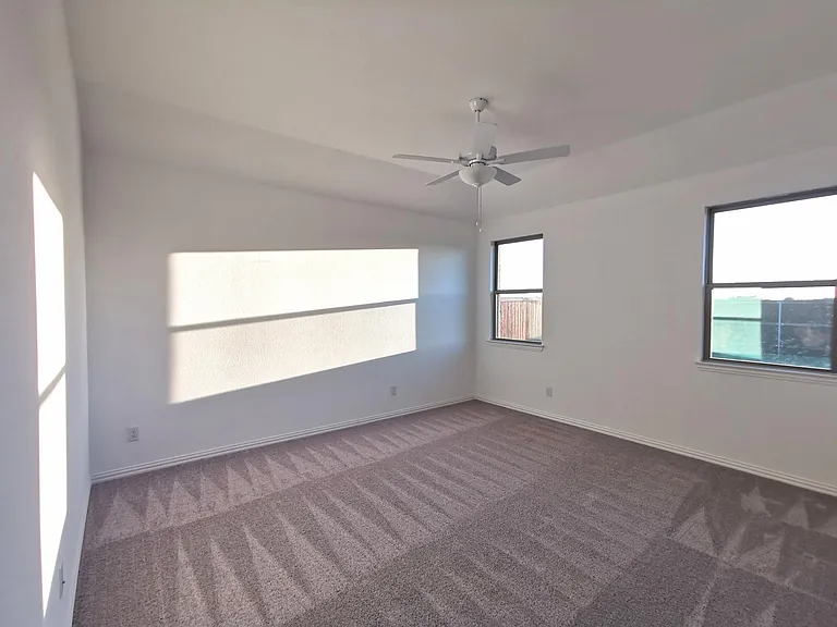 2405 Lovegrass Ln — Photo 15