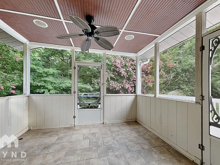 613 Jordan Ridge Ln — Photo 22