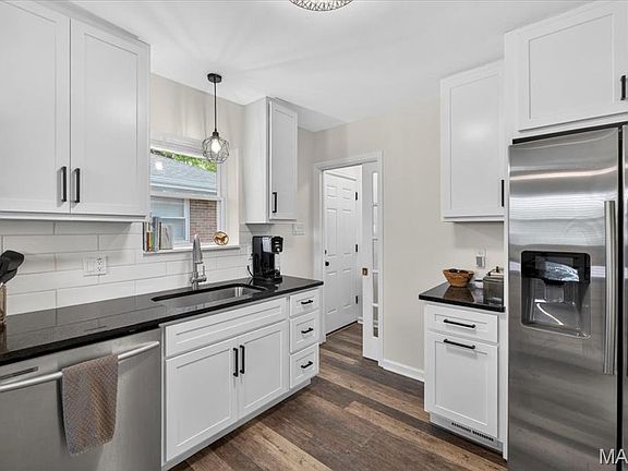 5th image of 2403 Mari Kay Ct