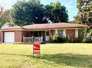 926 Rainy River Dr, Houston, TX 77088