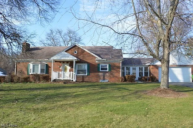 925 Robinson Ave photo 1