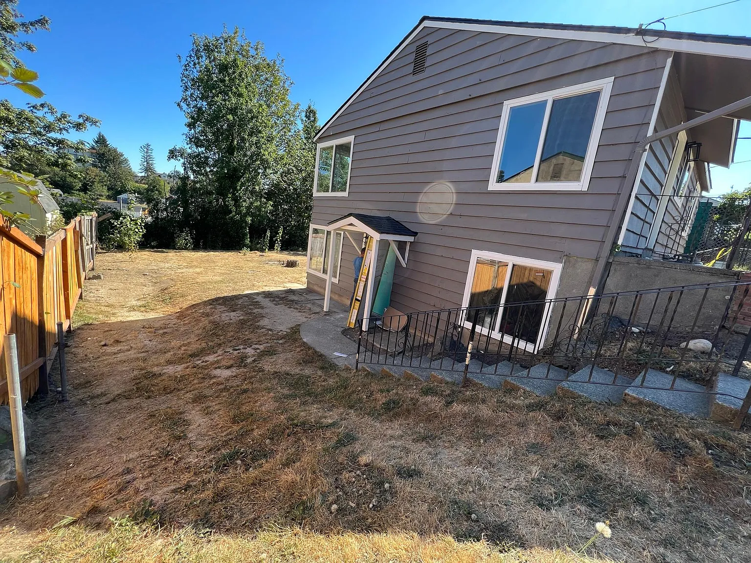 1742 Houston Ave — Photo 2
