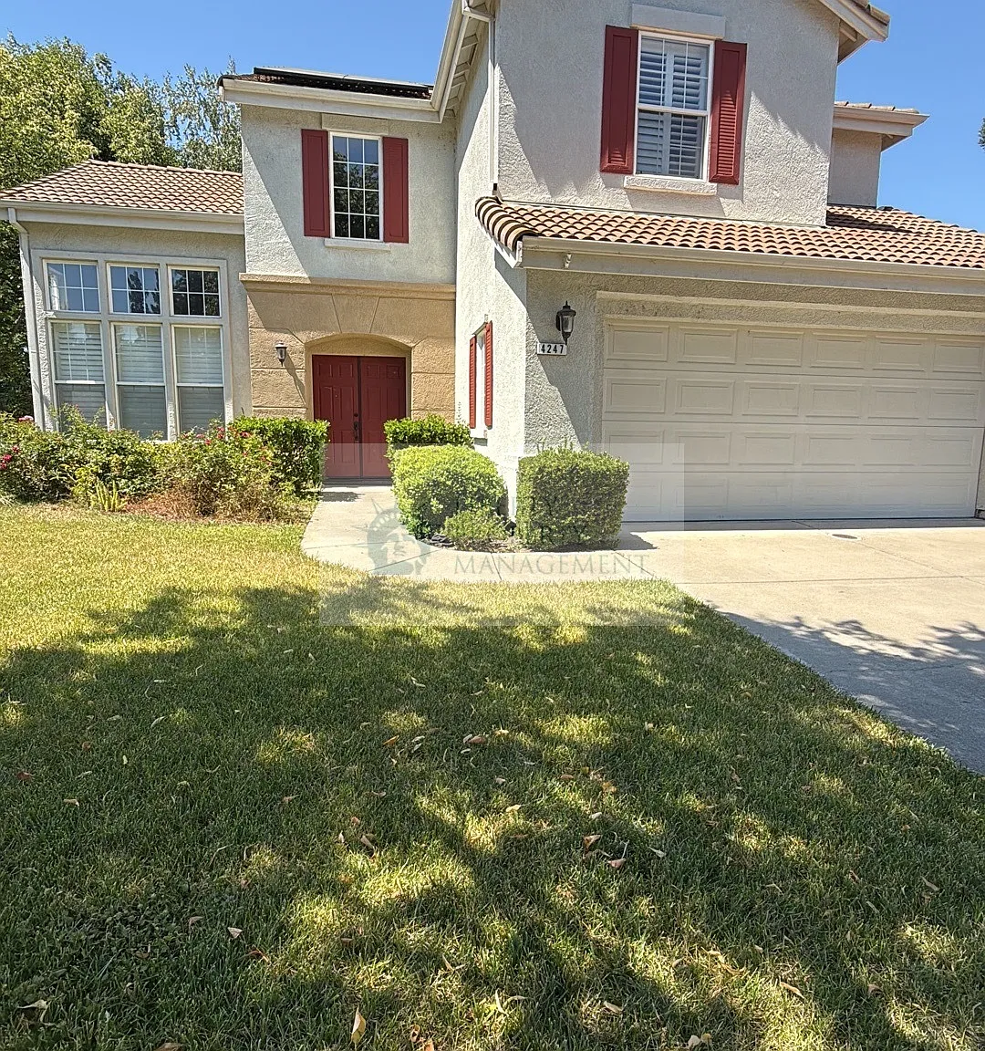3 bed, 1927 sqft, $2,795 — Photo 1