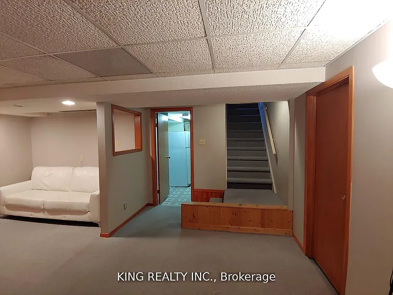 16 Wimbledon Ct — Photo 34