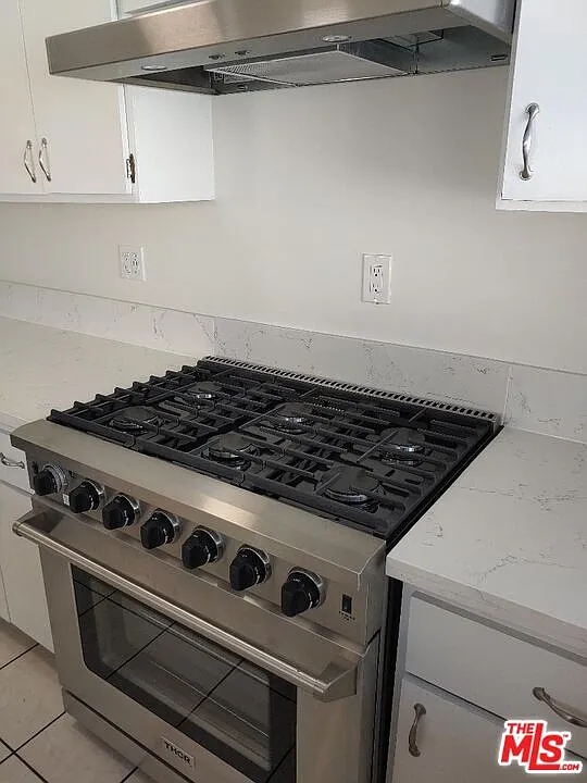 2 bed, 1.0 bath, $3,000 — Photo 2