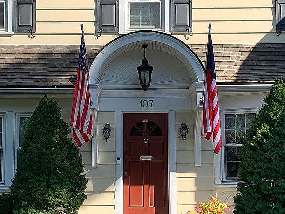 5th image of 107 Salisbury Ave