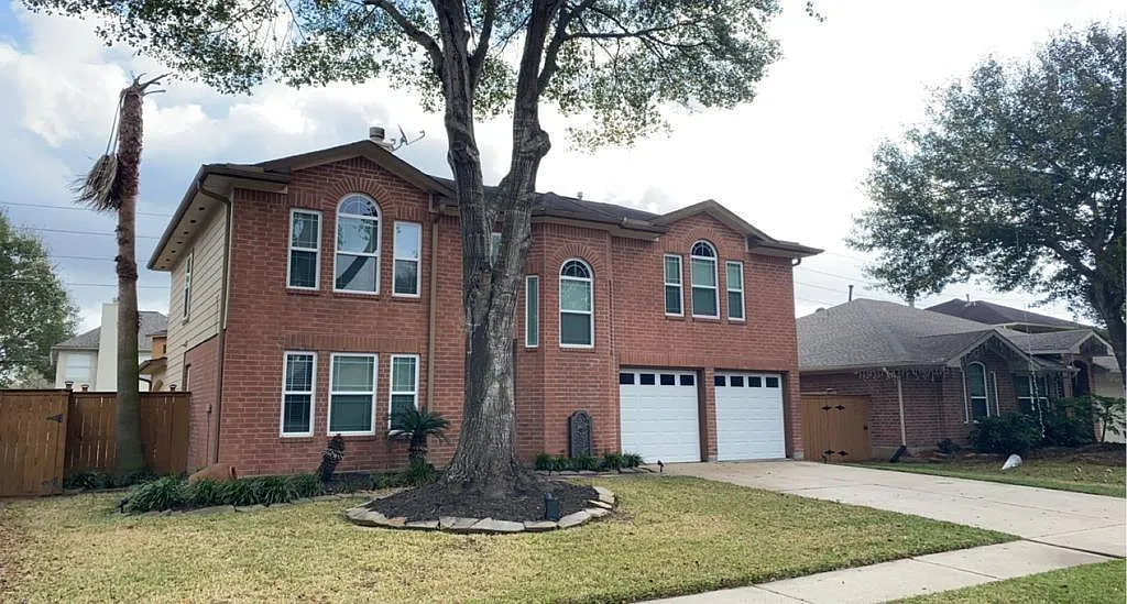3 bed, 2.5 bath, 2286 sqft, $2,700 — Photo 1