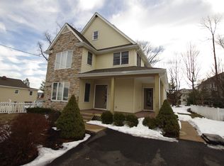 16 Oak St, Mount Arlington, NJ 07856