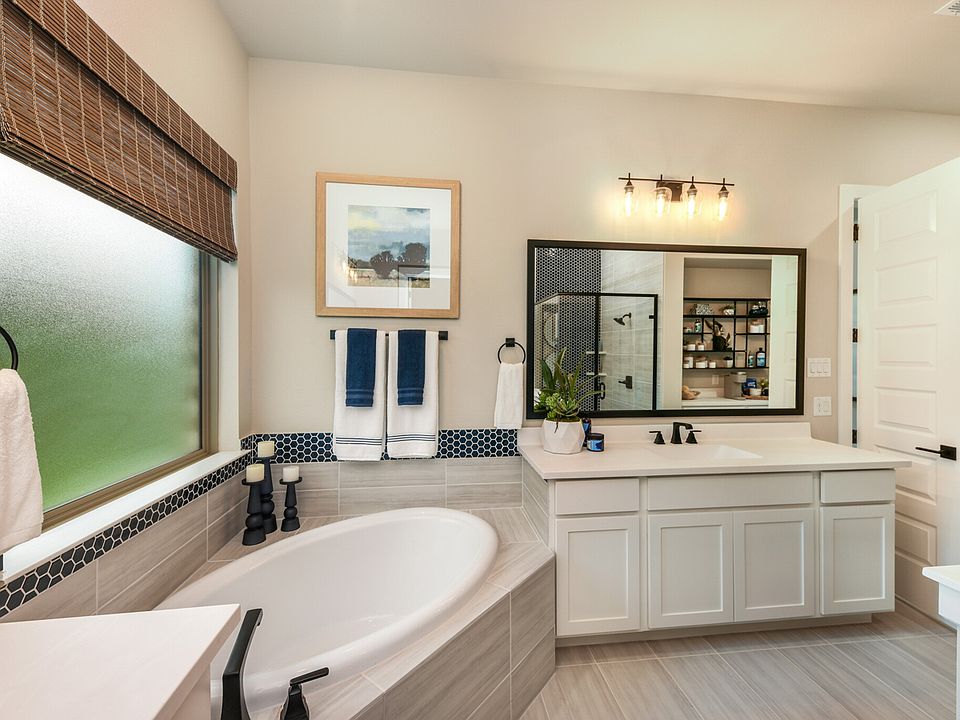 17_1831HainsworthDr_017_mls.jpg