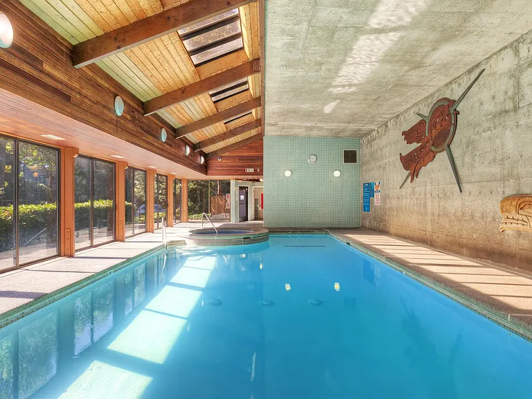 Executive Estates — Photo 29