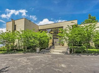 3 Bell Cv, Great Neck, NY 11024