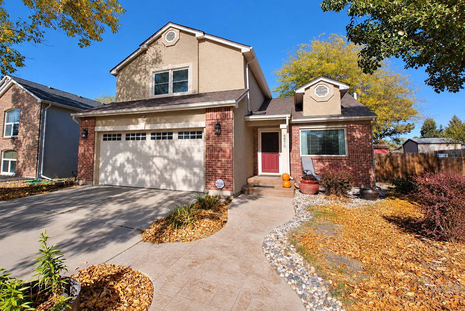 4 bed, 2.5 bath, 2305 sqft, $2,450 — Photo 1