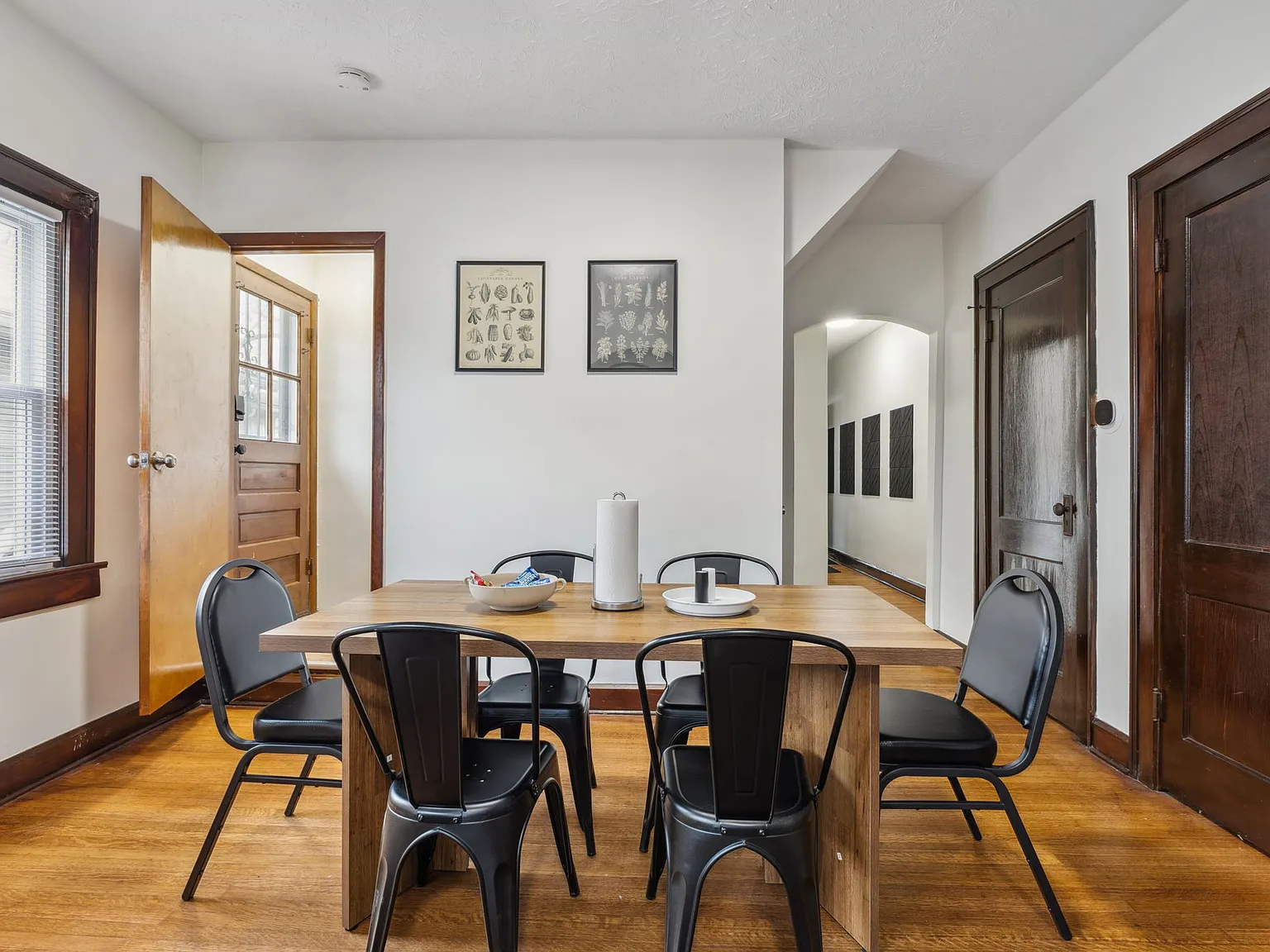 2 bed, 1.5 bath, 1400 sqft, $1,600 — Photo 4
