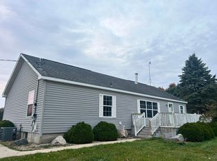 10699 Bluewater Dr, Carson City, MI 48811