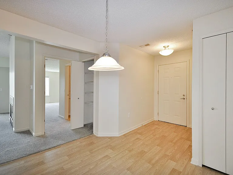 Pendleton Park Apartments — Photo 34