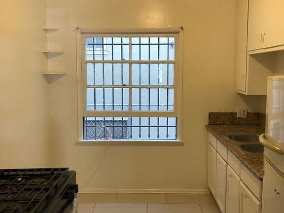 5th image of 548 N Alexandria Ave APT 5
