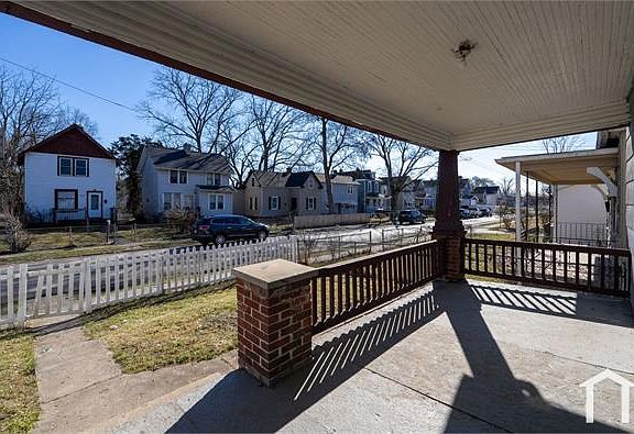 3rd image of 359 Clarendon Ave