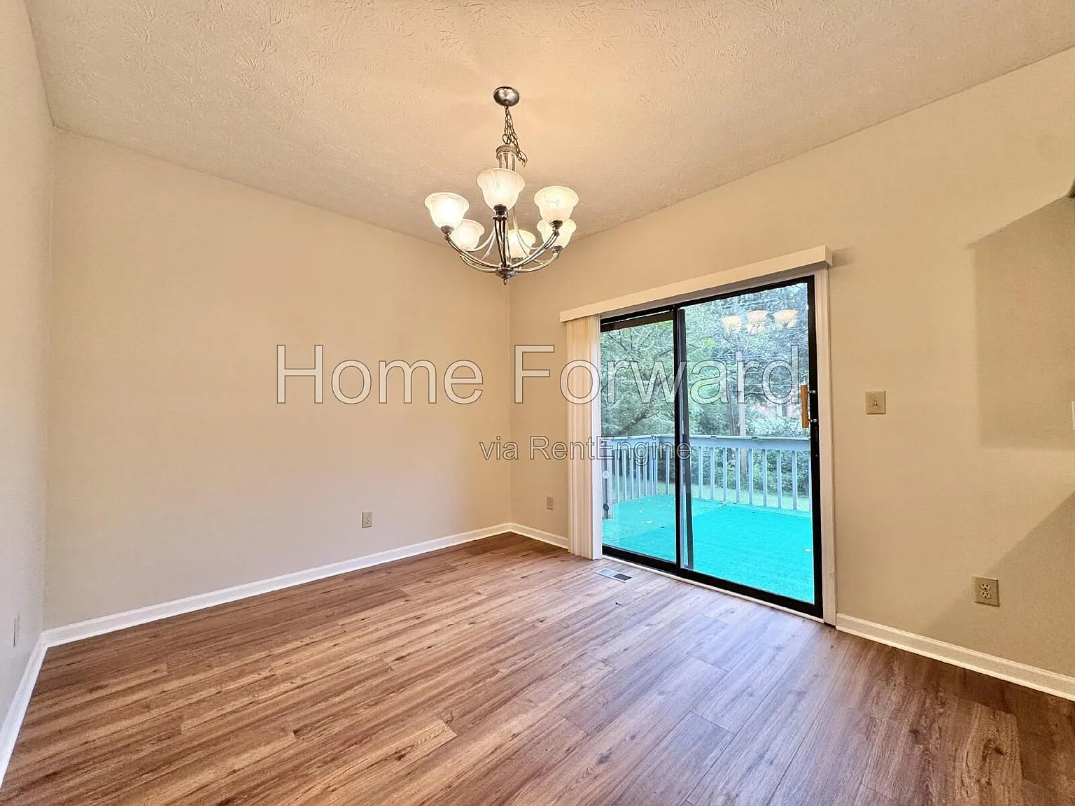 2 bed, 1.5 bath, 1364 sqft, $1,600 — Photo 4