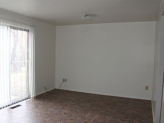 4th image of 8245 Mount Carmel St