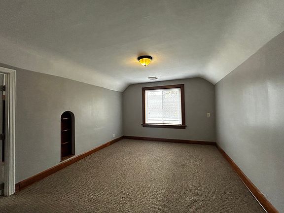 2nd image of 1826 Saint Clair St #2