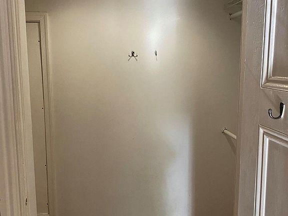 4th image of 2109 Mount Vernon St #3