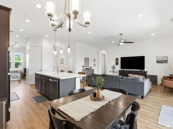 2100 Azalea St, Kingsburg, CA 93631