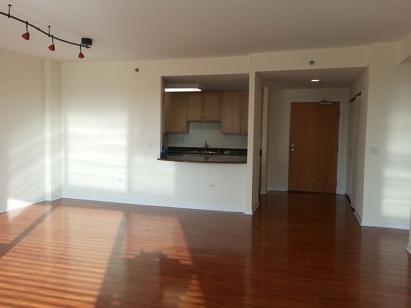 3rd image of 77 S. Evergreen #406