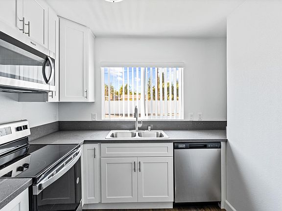 2nd image of 533 E Washington Ave APT 6