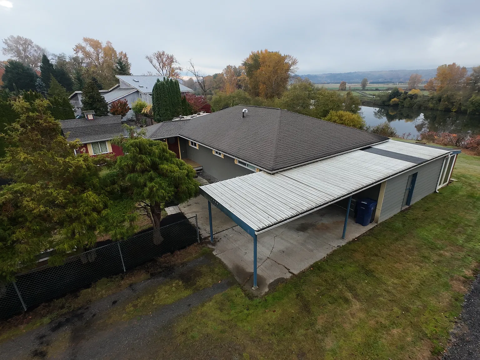 2 bed, 1.5 bath, 1298 sqft, $3,000 — Photo 2