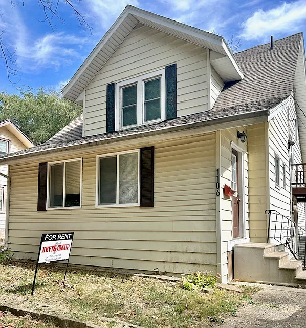 1106 N Hickory St photo 1