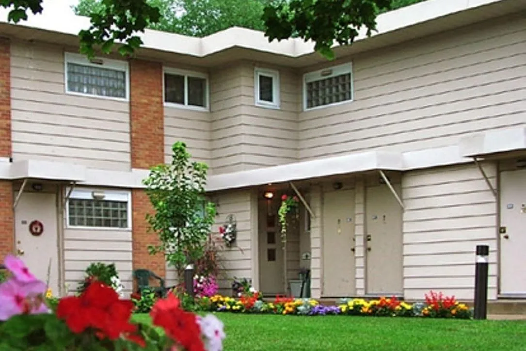 Valley Village Apartments — Photo 3