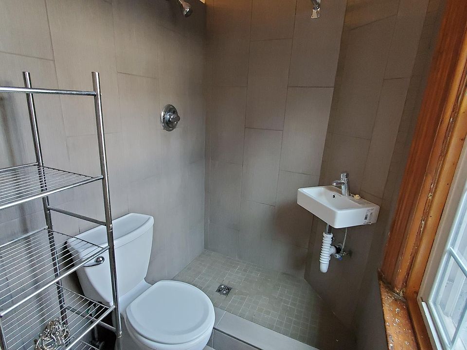 2nd image of 1703 E Carson St #1