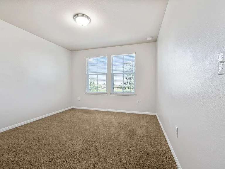 711 Katmai Cir — Photo 23