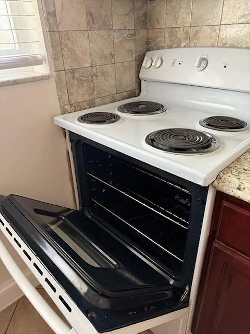 OCEAN PARK SOUTH APARTMENTS 2861 S. SEACREST BLVD BOYNTON BEACH, FL 33435 — Photo 2