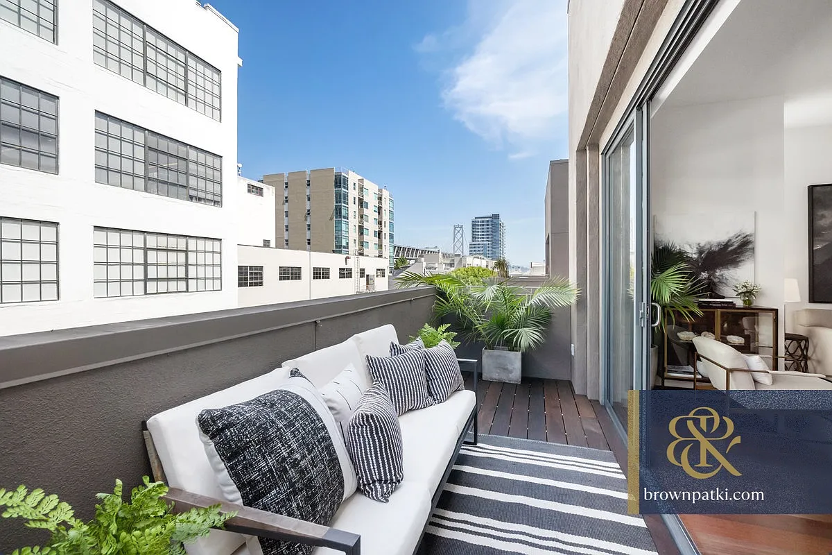 Large 1bd Condo, Private Patio, Views, Pkg | Brown & Patki Inc. — Photo 4