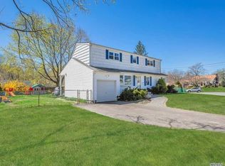 12 Byrd Ct, Kings Park, NY 11754