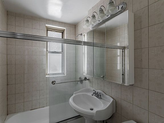 4th image of 30 E End Ave APT 3G
