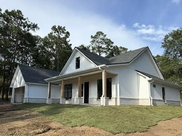 55 Bay Meadows Dr, Carriere, MS 39426