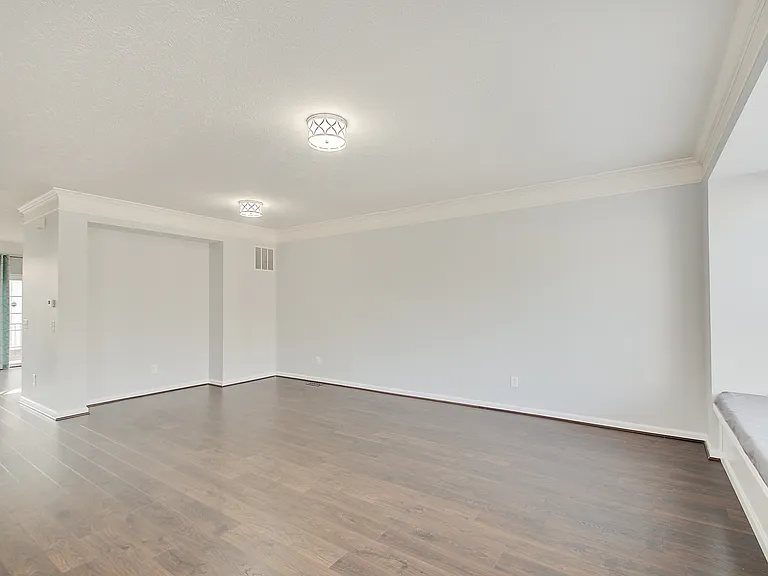 9465 Tanhurst Dr — Photo 10