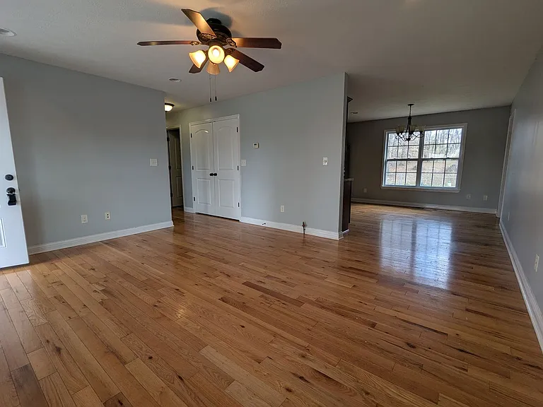 398 Pinewood Dr — Photo 5