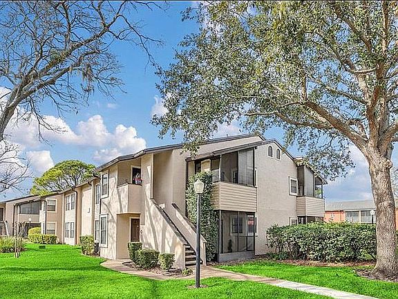 3rd image of 2918 Antique Oaks Cir APT 27