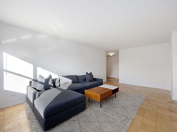 3rd image of 31 Jane St APT 12B