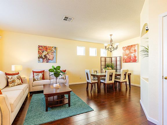 5th image of 795 Queensland Cir