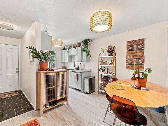 4th image of 1111 Maxwell Ave #228