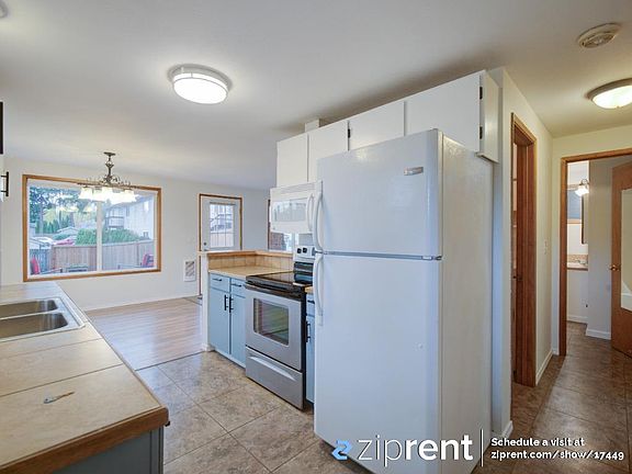 5th image of 2709 210th St SW