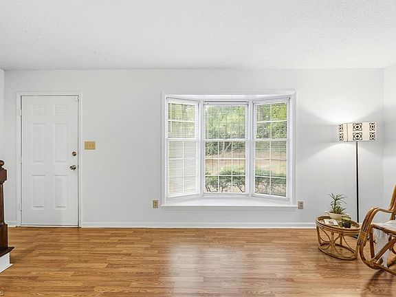 5th image of 405 Herndon Dr